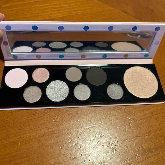 MAC Prissy Princess Eyeshadow Palette - Picture 6 of 17